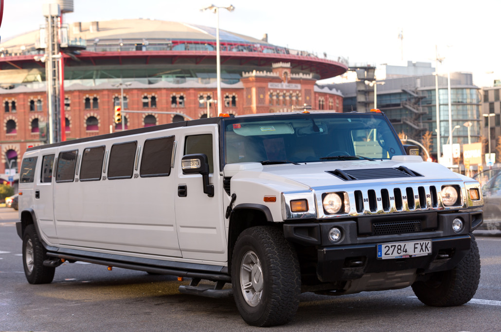 De fiesta por Barcelona con una limusina Hummer